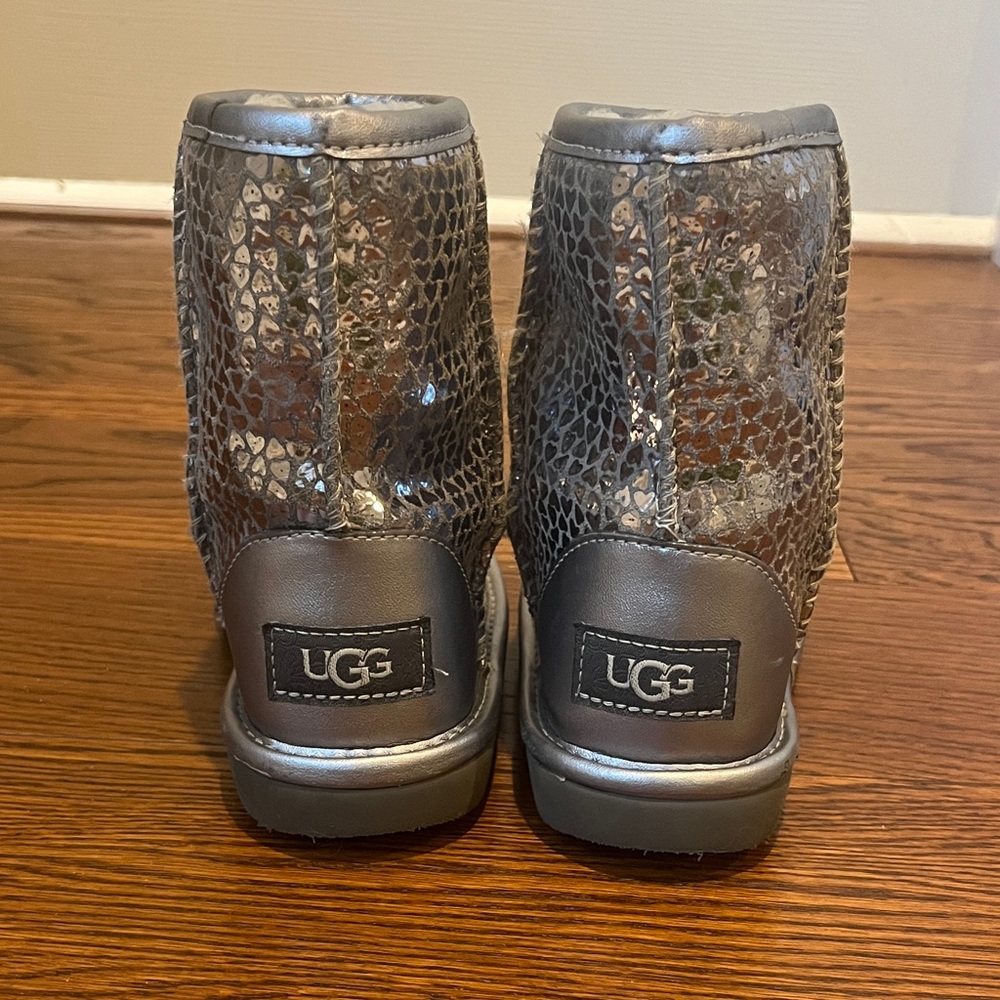 UGG boot toddler size 10